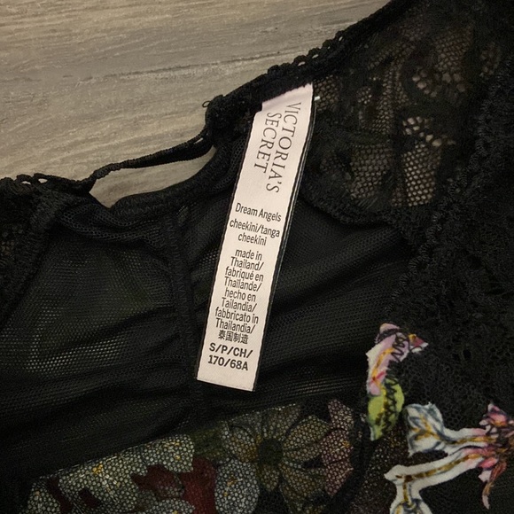 Victoria secret matching flower set. - Picture 3 of 4
